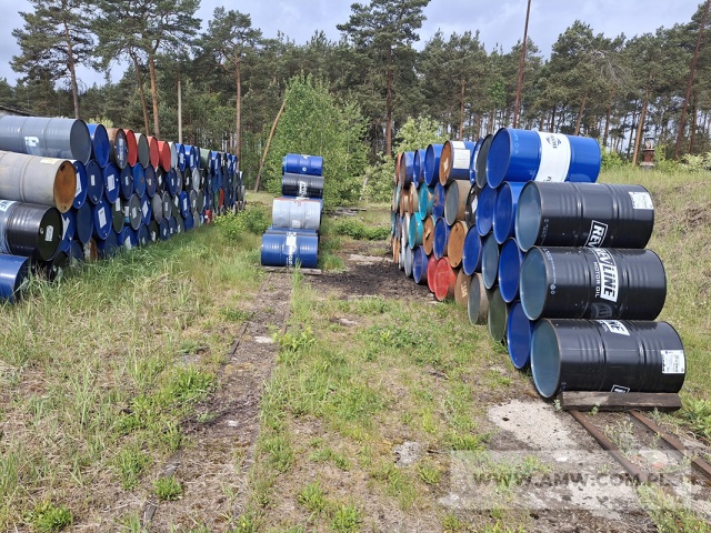 Zużyte opakowania zawierające pozostałości substancji niebezpiecznych lub nimi zanieczyszczone – pakiet zawierający 1 500 kg, w tym: zużyte pojemniki po produktach mps metalowe – 810 kg, plastikowe – 690 kg) /kod odpadu 15 01 10*/ 